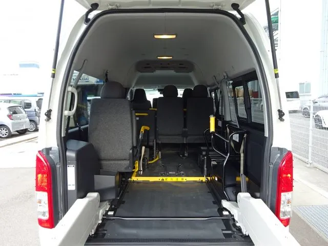 ハイエースバン　１．２５ｔ　２ＷＤ（トヨタ）の車両写真