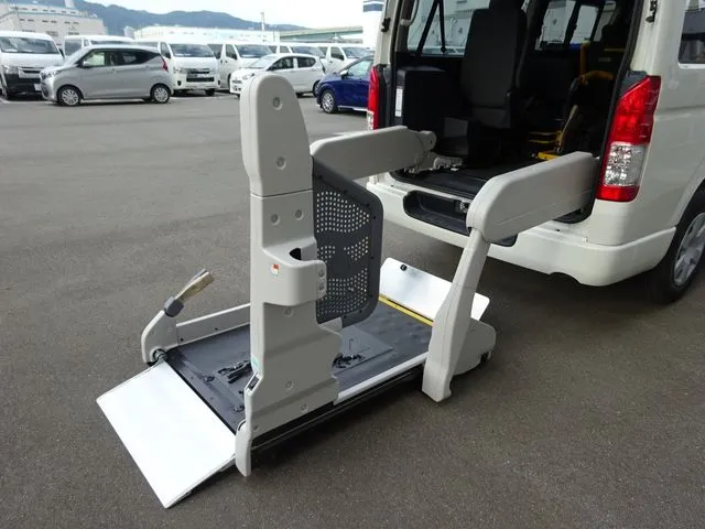 ハイエースバン　１．２５ｔ　２ＷＤ（トヨタ）の車両写真