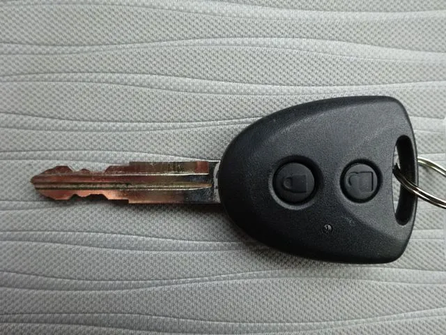 ミラ　イース（ダイハツ）の車両写真