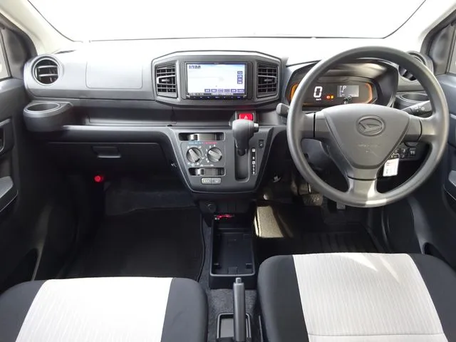 ミラ　イース（ダイハツ）の車両写真
