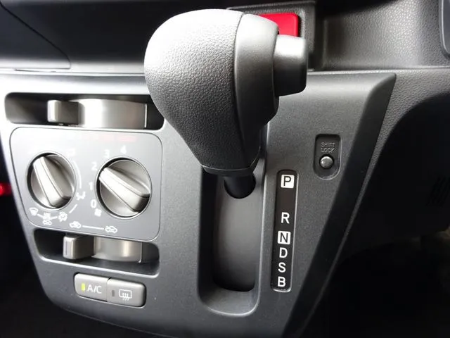 ミラ　イース（ダイハツ）の車両写真