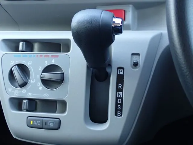 ミラ　イース（ダイハツ）の車両写真