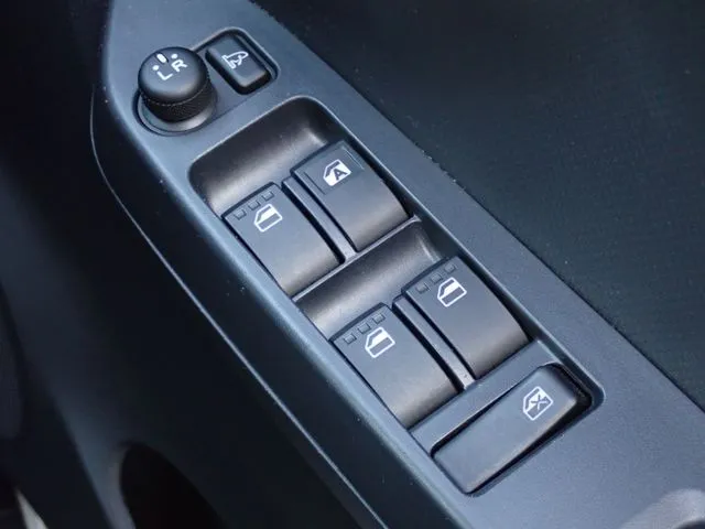 ミラ　イース（ダイハツ）の車両写真