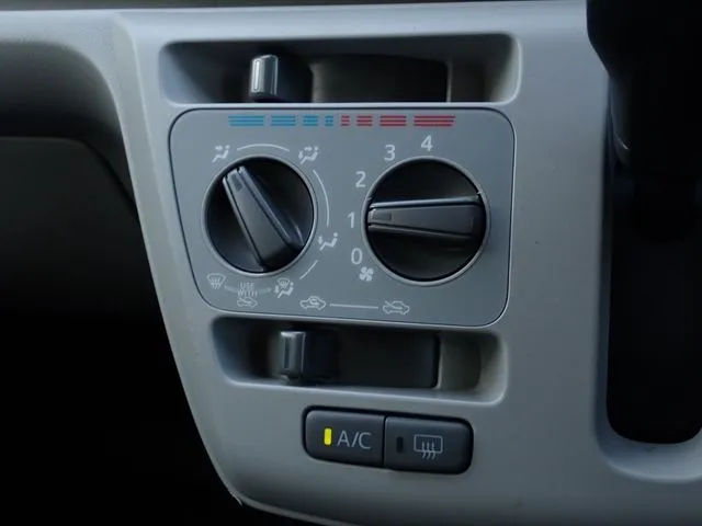 ミラ　イース（ダイハツ）の車両写真