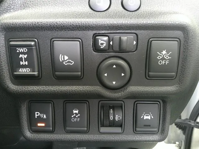 ノート 4WD(ニッサン)の車両写真