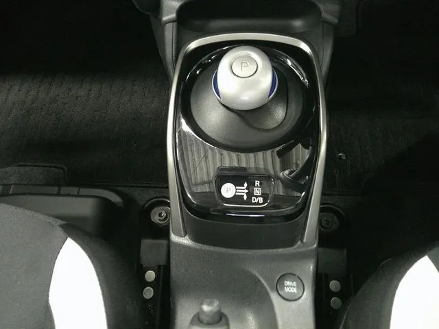 ノート 4WD(ニッサン)の車両写真