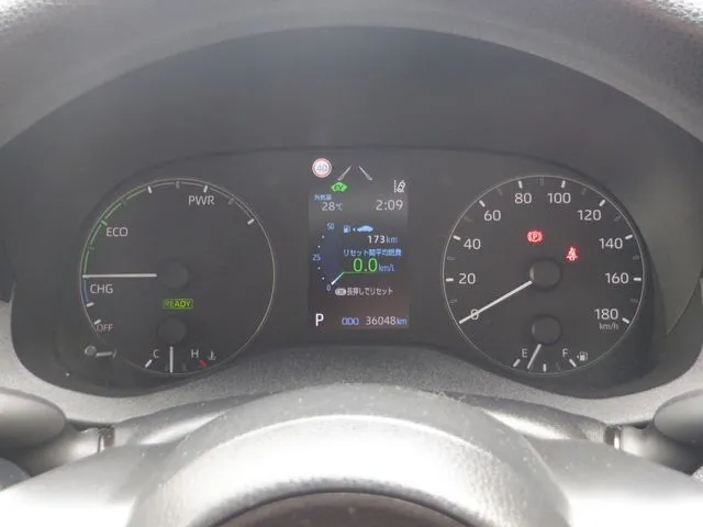 ヤリス ハイブリッド(トヨタ)の車両写真