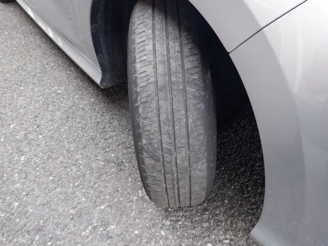 ヤリス ハイブリッド(トヨタ)の車両写真