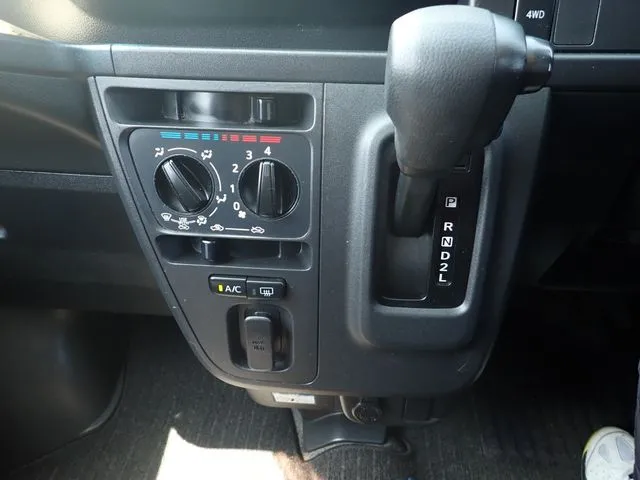 ハイゼットカーゴ 4WD(ダイハツ)の車両写真