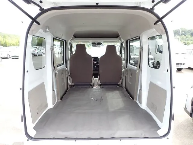 エブリイバン（スズキ）の車両写真