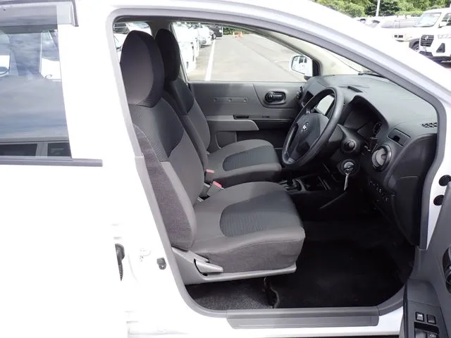 NV150 AD 2WD(ニッサン)の車両写真