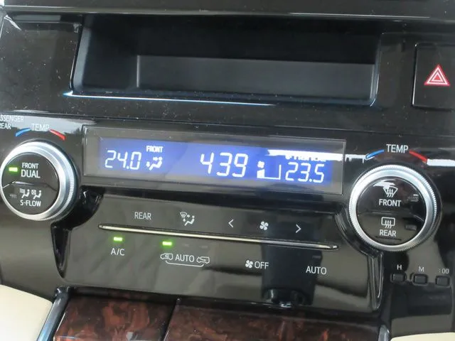 アルファード ハイブリッド 4WD(トヨタ)の車両写真