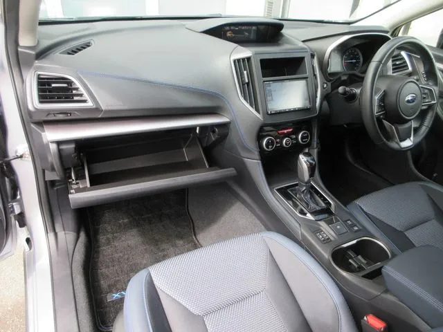 ＳＵＢＡＲＵ　ＸＶ　ハイブリッド（スバル）の車両写真