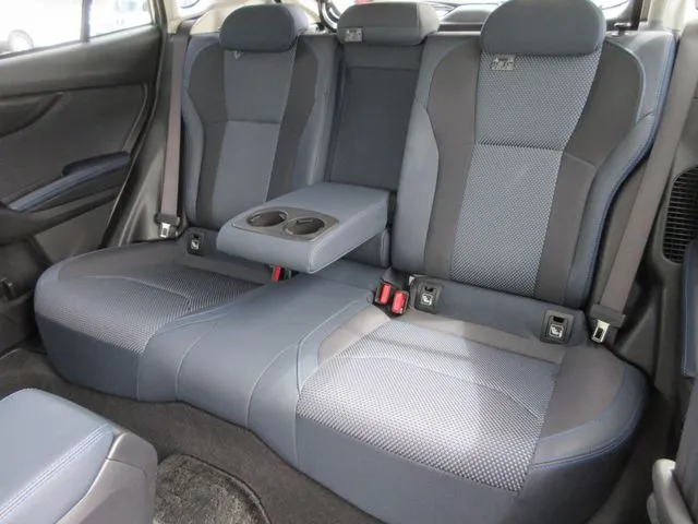 ＳＵＢＡＲＵ　ＸＶ　ハイブリッド（スバル）の車両写真