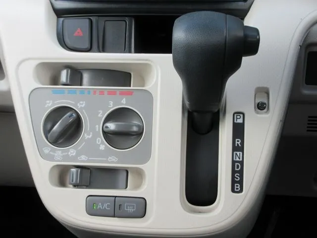 ムーヴ 4WD(ダイハツ)の車両写真
