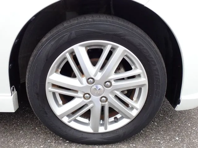 デリカ D:2 2WD(ミツビシ)の車両写真