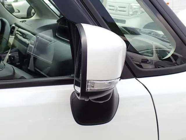 デリカ D:2 2WD(ミツビシ)の車両写真