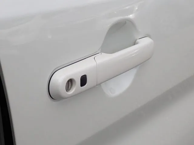 デリカ D:2 2WD(ミツビシ)の車両写真