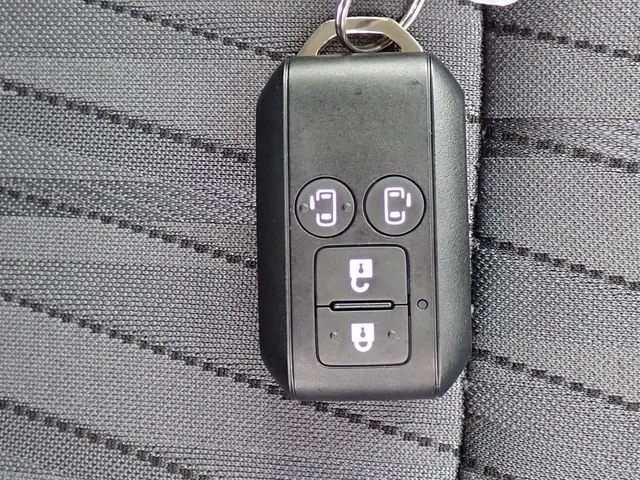 デリカ D:2 2WD(ミツビシ)の車両写真