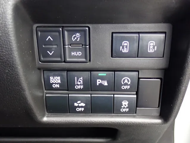 デリカ D:2 2WD(ミツビシ)の車両写真