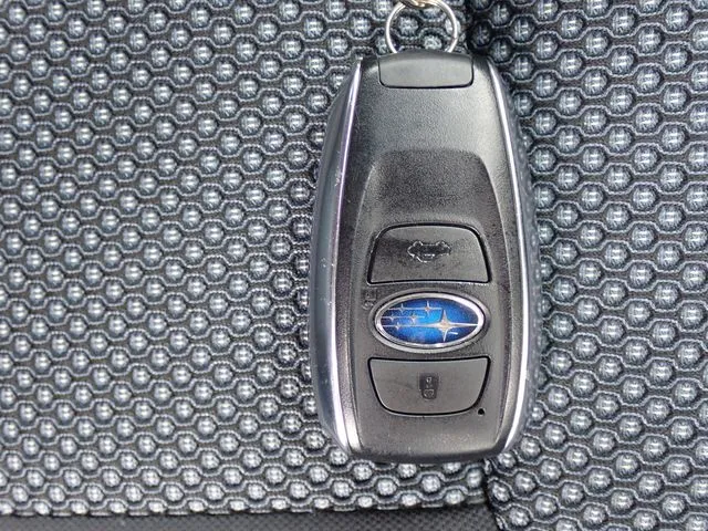SUBARU XV ハイブリッド(スバル)の車両写真