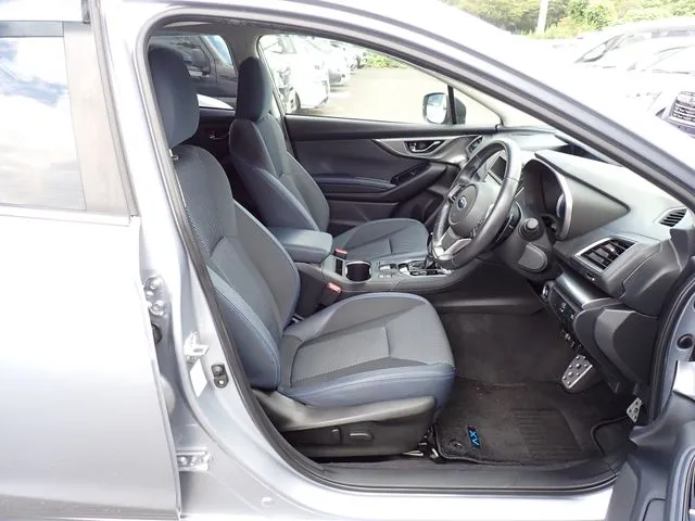 SUBARU XV ハイブリッド(スバル)の車両写真