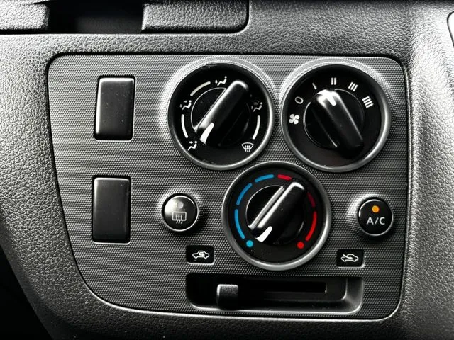 ニッサン　キャラバンＶ　１．２５ｔ　２ＷＤ