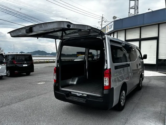 ニッサン　キャラバンＶ　１．２５ｔ　２ＷＤ