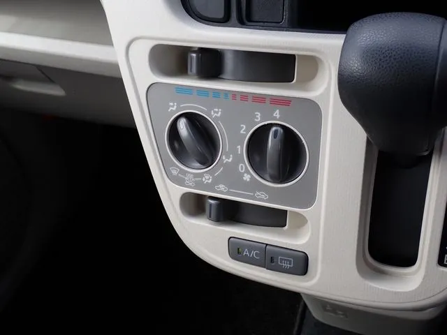 ムーヴ（ダイハツ）の車両写真