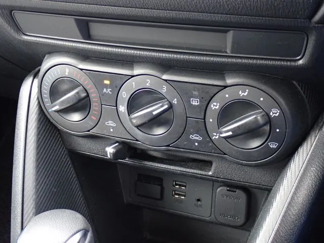ＭＡＺＤＡ２（マツダ）の車両写真