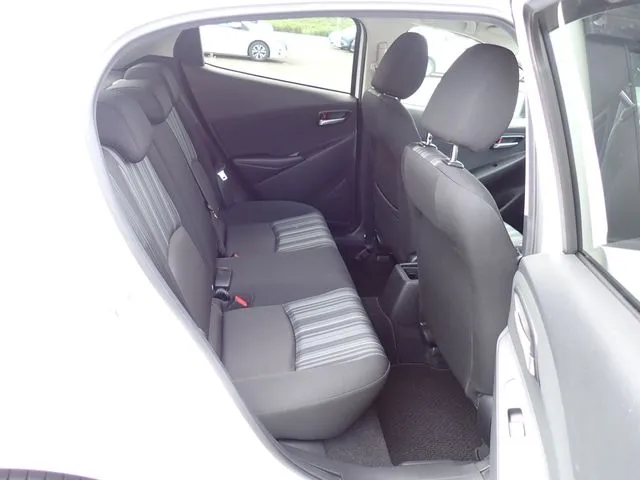 ＭＡＺＤＡ２（マツダ）の車両写真