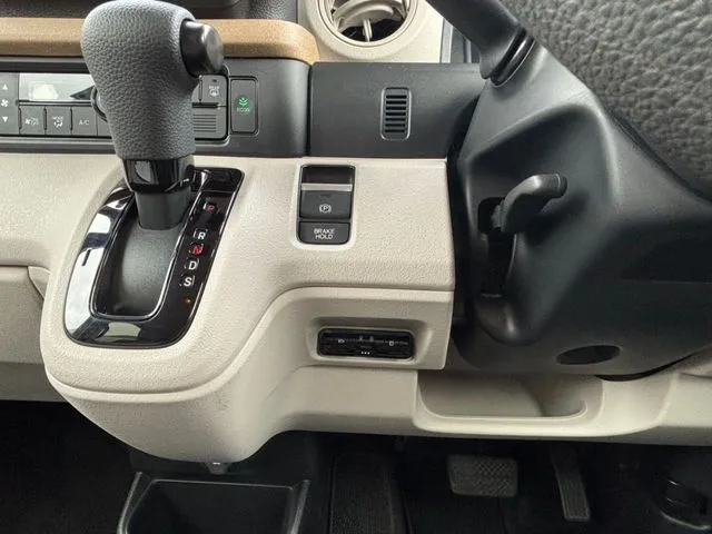 N BOX(ホンダ)の車両写真