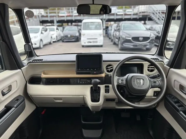 N BOX(ホンダ)の車両写真