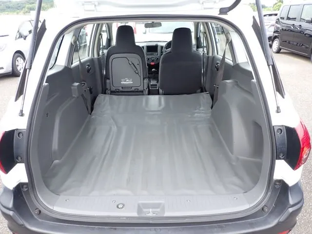 ランサーカーゴ 2WD(ミツビシ)の車両写真
