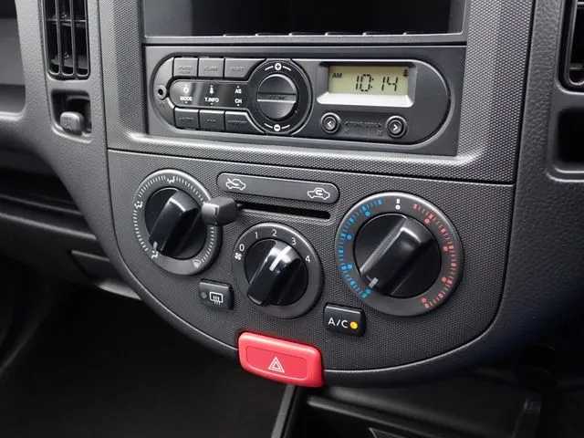 ランサーカーゴ 2WD(ミツビシ)の車両写真