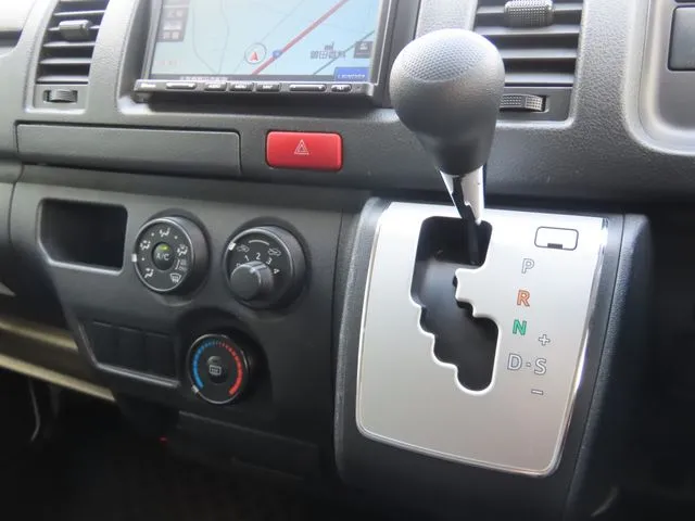 ハイエースバン　２ＷＤ（トヨタ）の車両写真