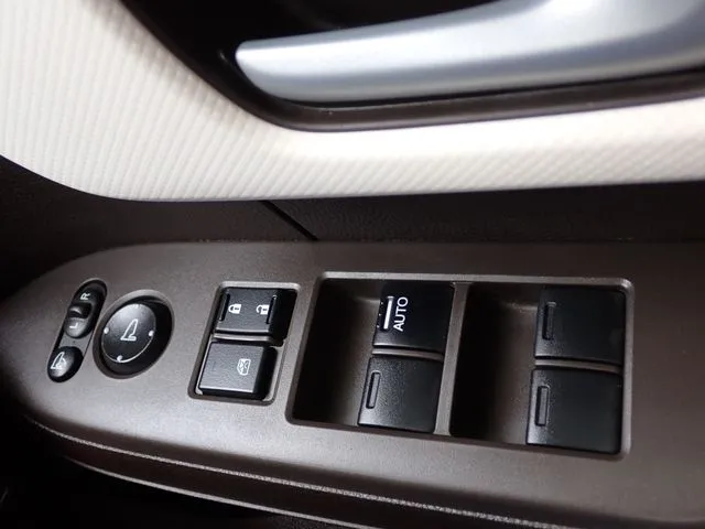 N BOX(ホンダ)の車両写真