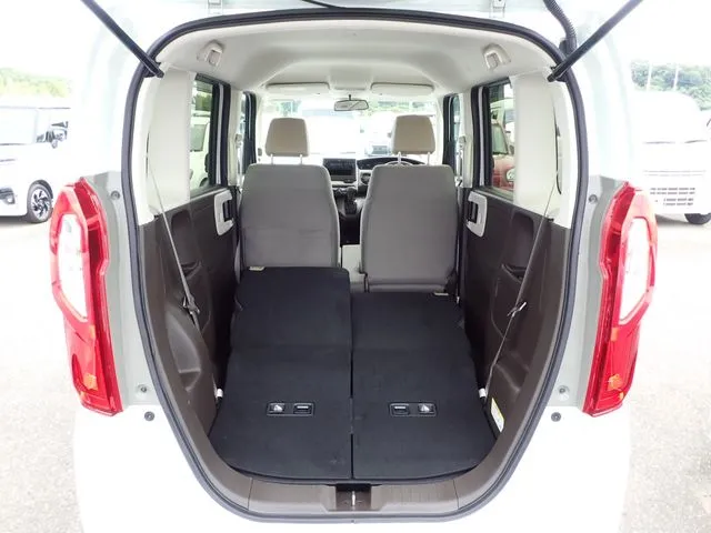 N BOX(ホンダ)の車両写真