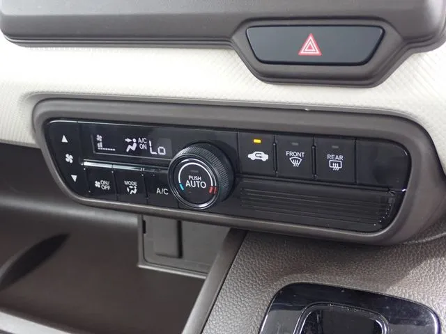 N BOX(ホンダ)の車両写真