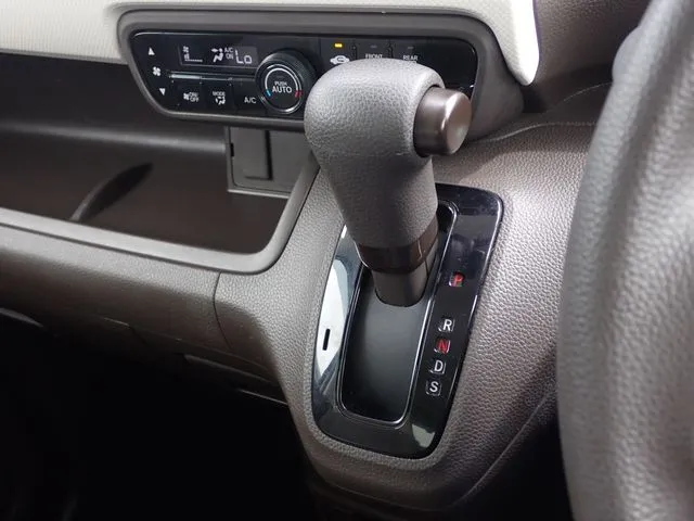 N BOX(ホンダ)の車両写真