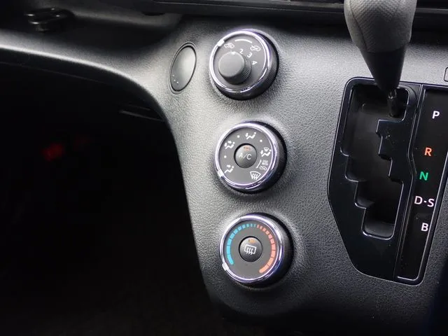 シエンタ(トヨタ)の車両写真