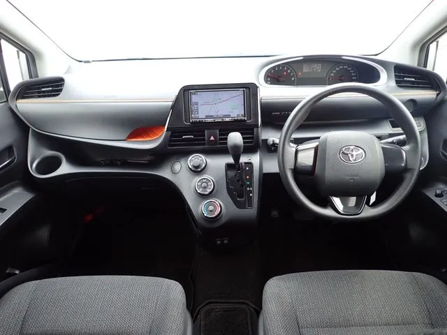 シエンタ(トヨタ)の車両写真