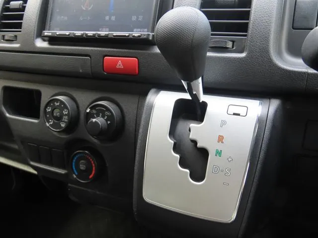 ハイエースバン　２ＷＤ（トヨタ）の車両写真