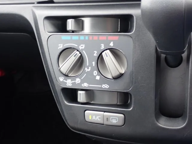 ミラ　イース（ダイハツ）の車両写真