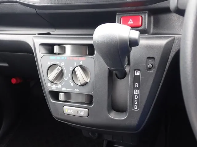 ミラ　イース（ダイハツ）の車両写真