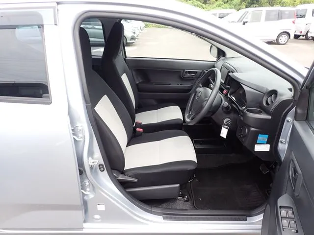 ミラ　イース（ダイハツ）の車両写真