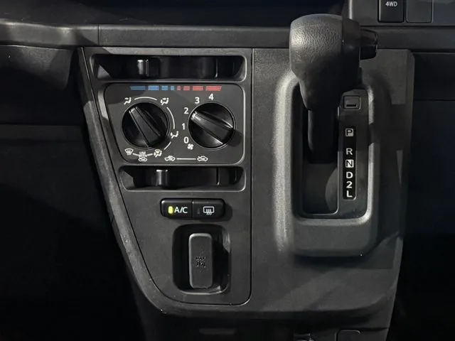 ダイハツ　ハイゼットカーゴ　４ＷＤ