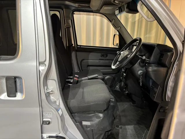 ダイハツ　ハイゼットカーゴ　４ＷＤ
