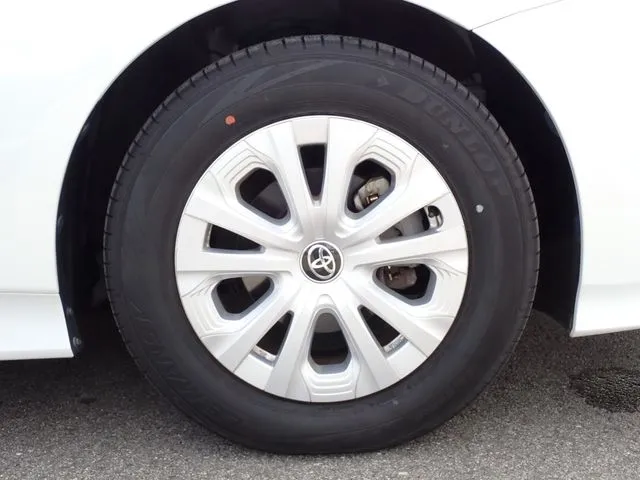 プリウス（トヨタ）の車両写真