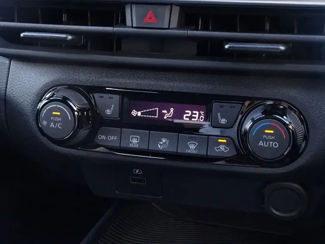 ノート　４ＷＤ（ニッサン）の車両写真